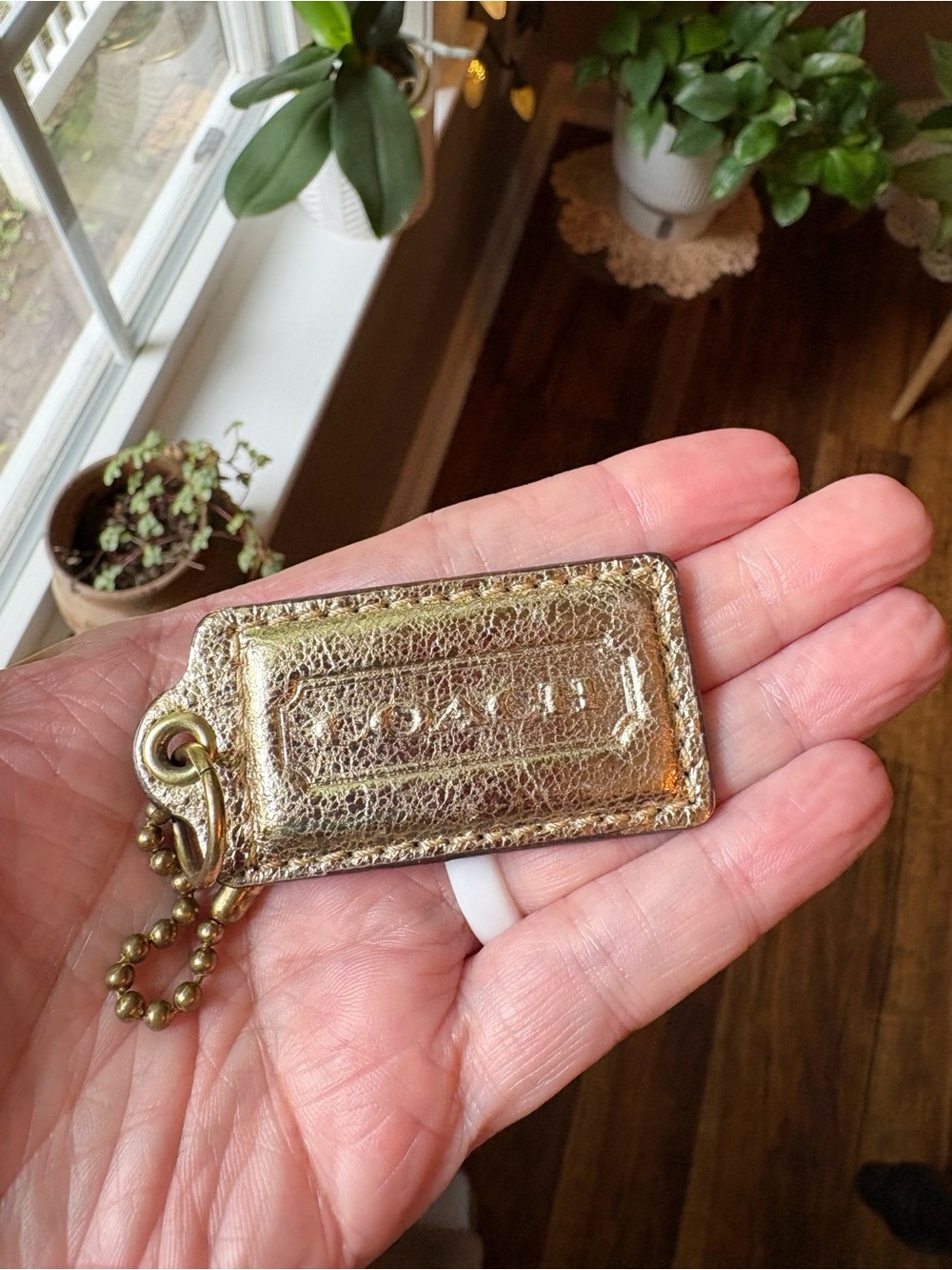 ♥️💖 Coach Large Vintage  Metallic Gold Hang Tag & Brass Ball Chain